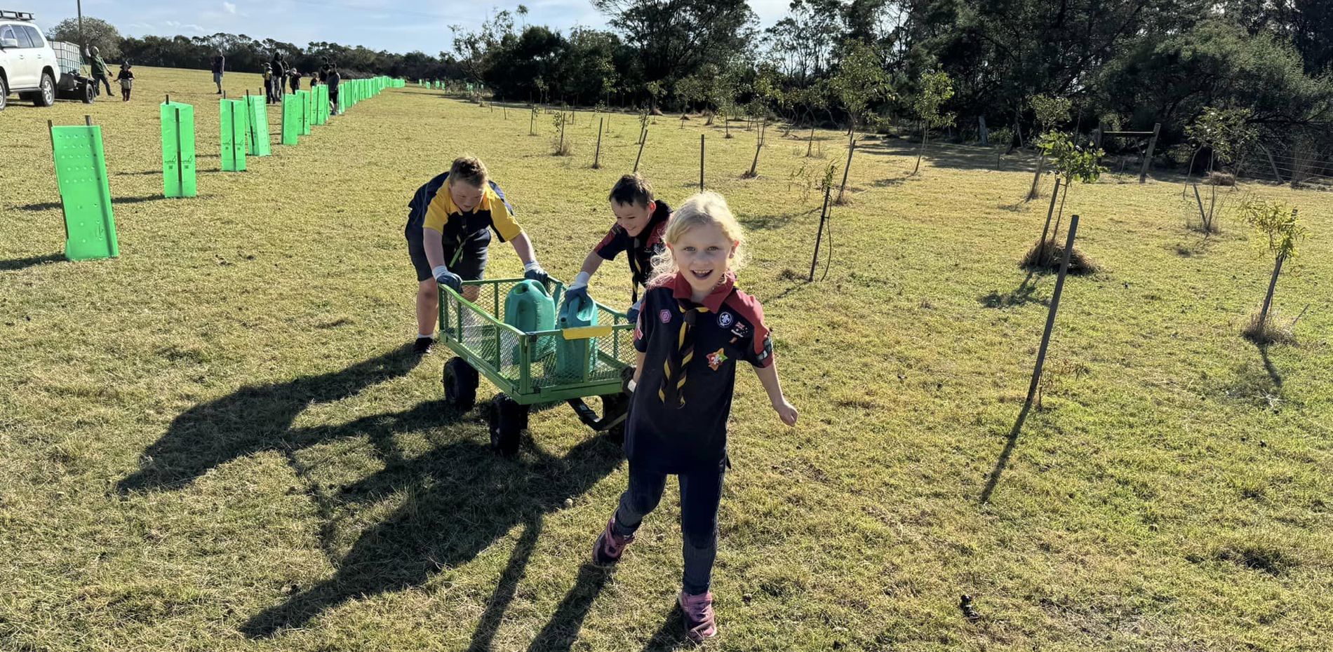 YOUNG EAST GIPPSLANDERS LOOKING AFTER THE LOCAL ENVIRONMENT  Main Image